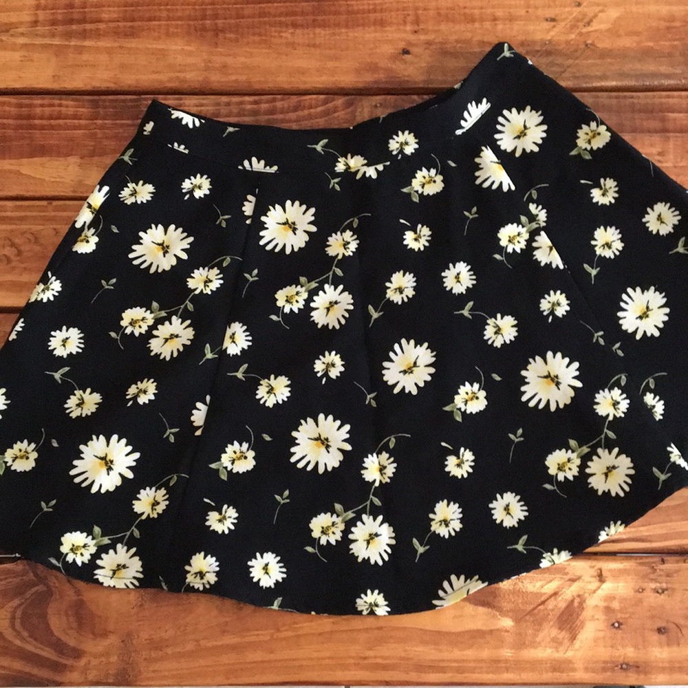 Forever 21 Black skirt with daisy print